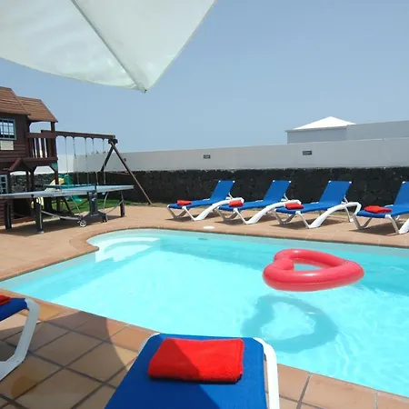 43 Sea Views, Pool,games,hot Tub, Office With Computer+ Wifi Villa Playa Blanca (Lanzarote)