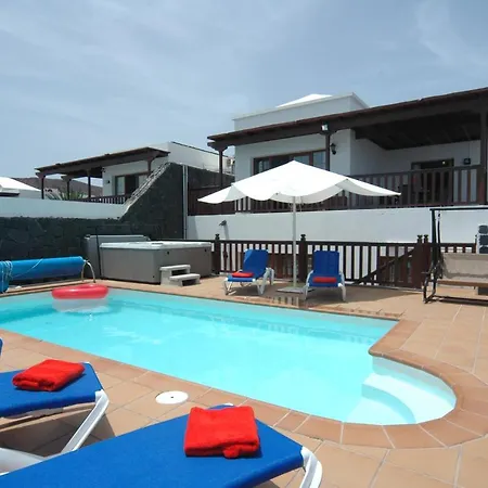 Villa 43 Sea Views, Pool,games,hot Tub, Office With Computer+ Wifi Playa Blanca