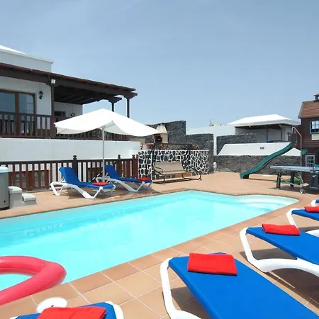 Villa 43 Sea Views, Pool,games,hot Tub, Office With Computer+ Wifi Playa Blanca (Lanzarote)
