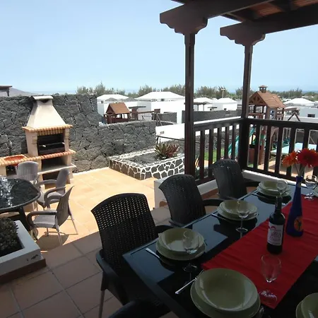 Villa 43 Sea Views, Pool,games,hot Tub, Office With Computer+ Wifi Playa Blanca