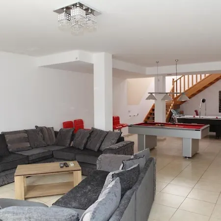 43 Sea Views, Pool,games,hot Tub, Office With Computer+ Wifi *