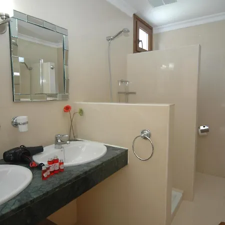 43 Sea Views, Pool,games,hot Tub, Office With Computer+ Wifi Вилла